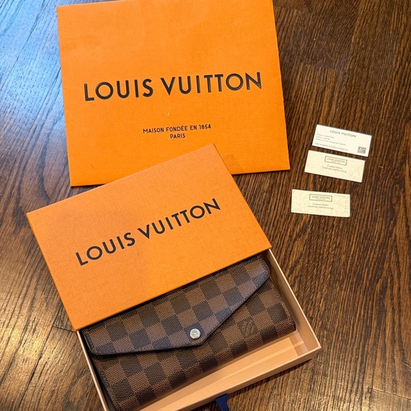 Louis Vuitton Sarah Wallet - Picture 12 of 14
